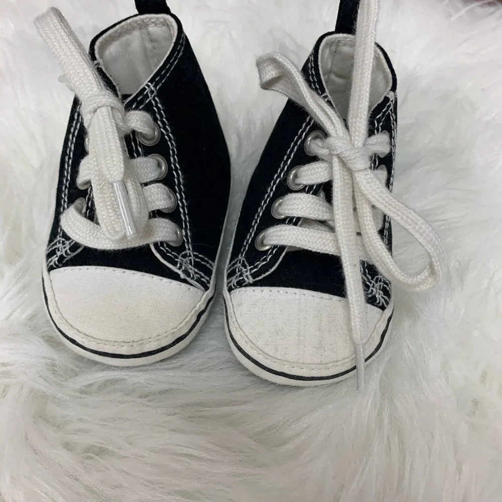 5/$35💥Newborn Sneaker Booties